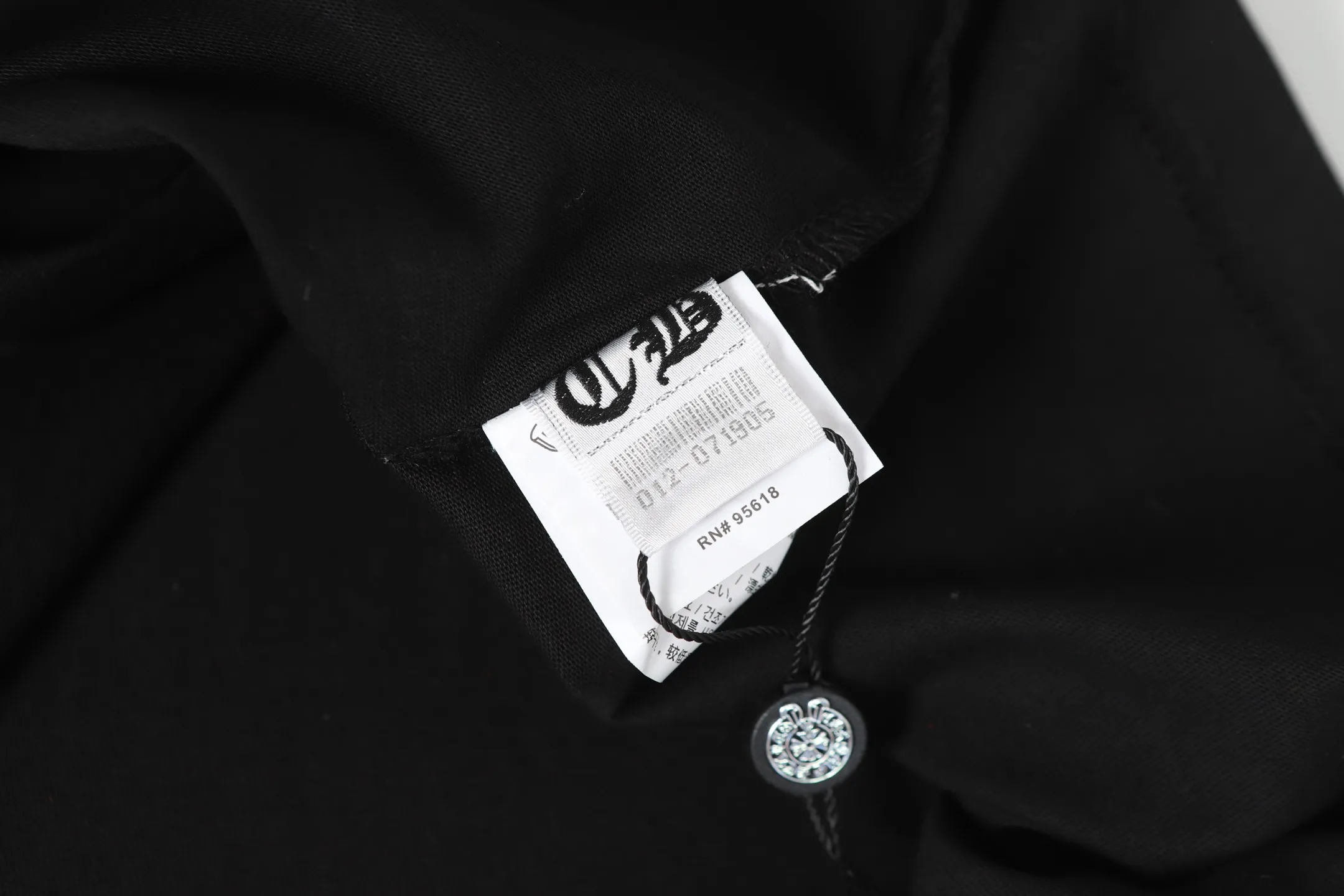 P150 Cross-border running quantity. Please do not place an order if you pursue perfection. -Chrome Hearts/Chrome Hearts 23ss Sanskrit printed popular long-sleeved T-shirt -High weight, high density and high quality. The wool is soft, delicate and skin-friendly. It feels soft and silky. It has excellent warmth and skin-friendly properties.